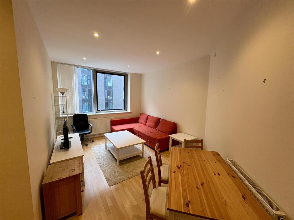 Apartment in Manchester, City Centre - View 4