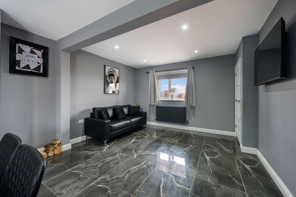 House in Boston, Frampton - More