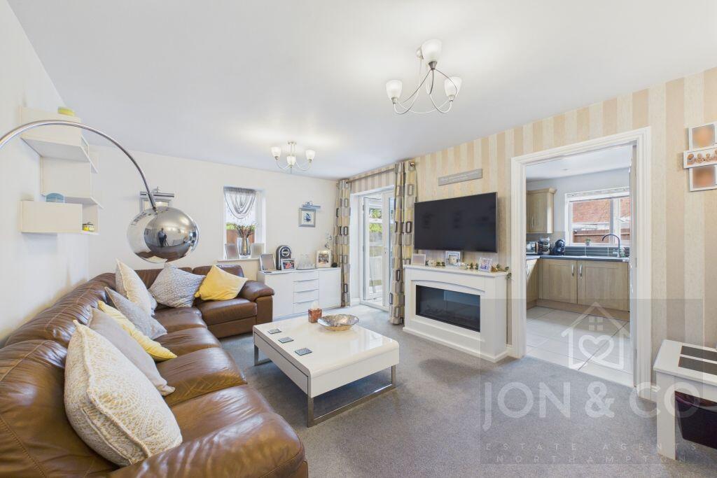 House in Northampton, West Northamptonshire - More
