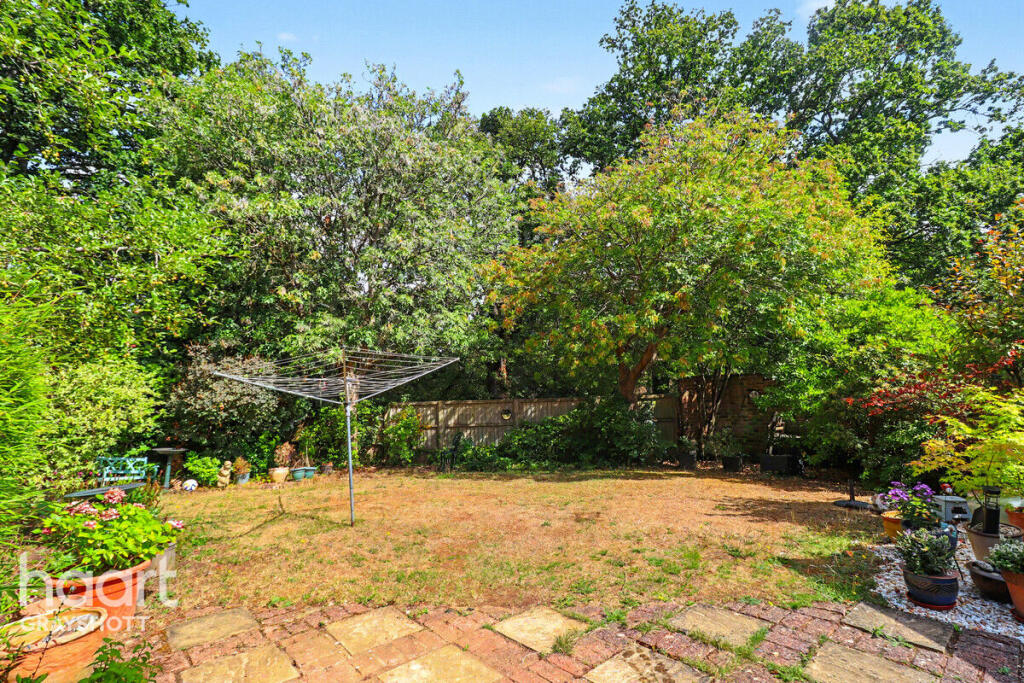 House in East Hampshire, Lindford - More