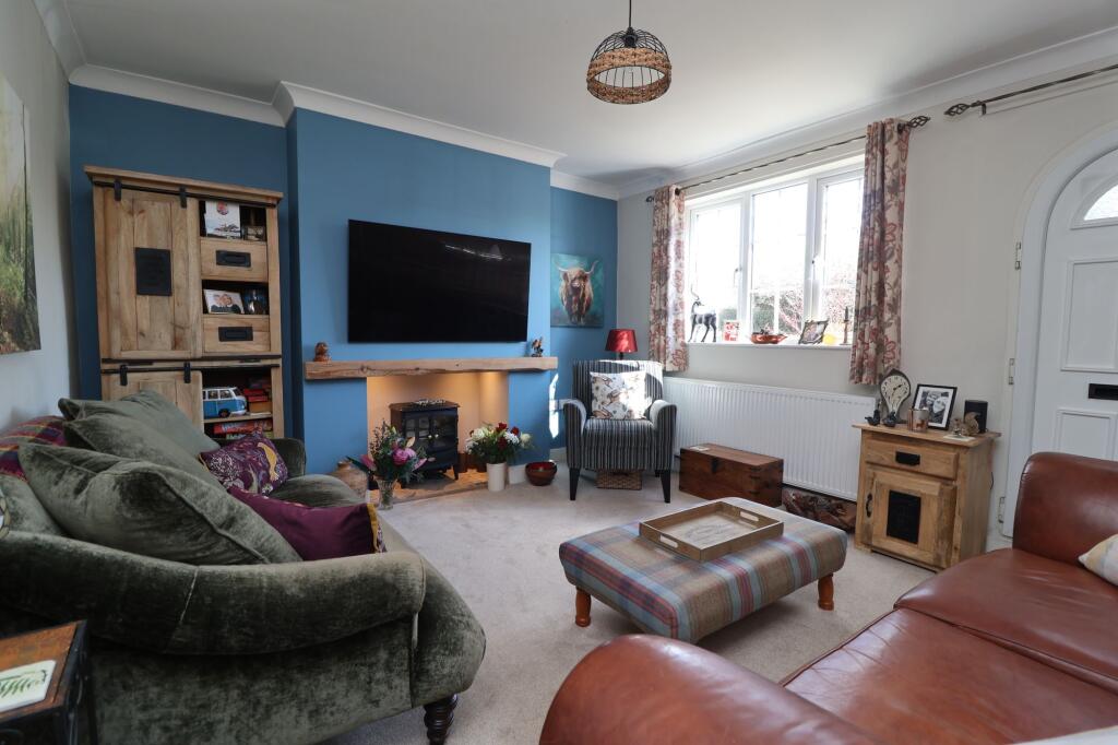 Shireoaks Row, Shireoaks, S81 photo 3