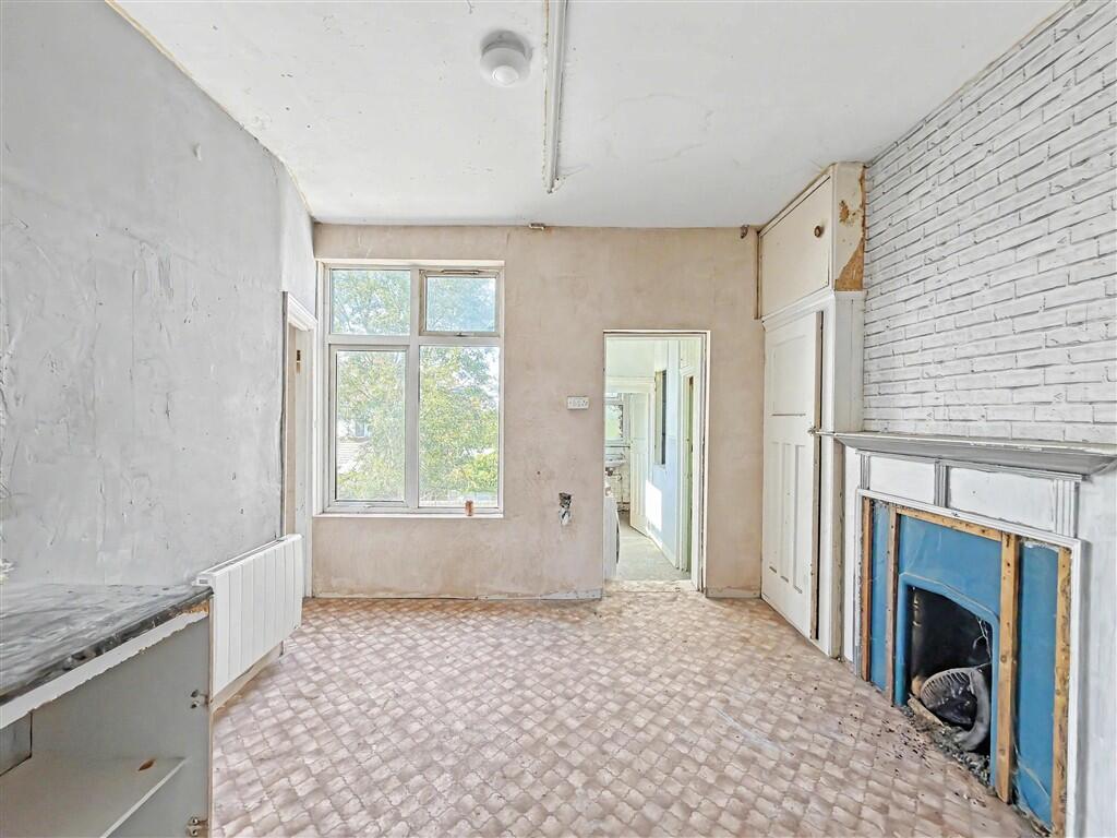 Apartment in Ilford - View 4