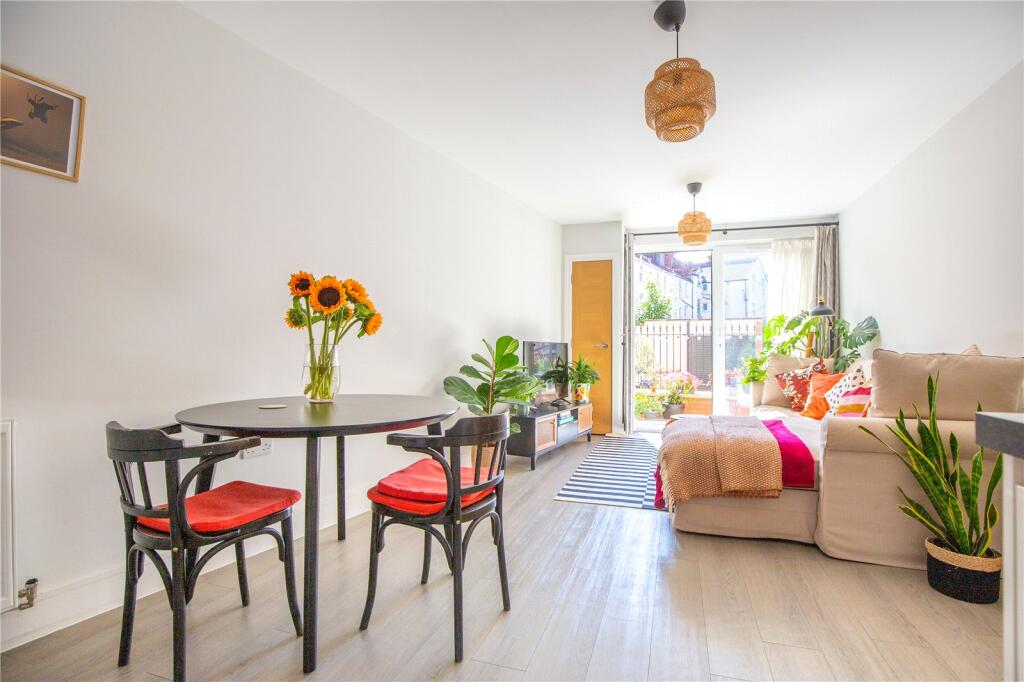 Apartment in Bristol - View 5