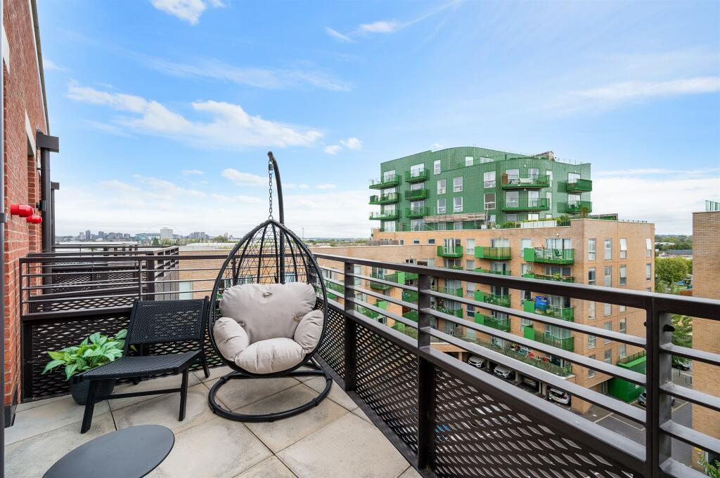 Apartment in London - View 5