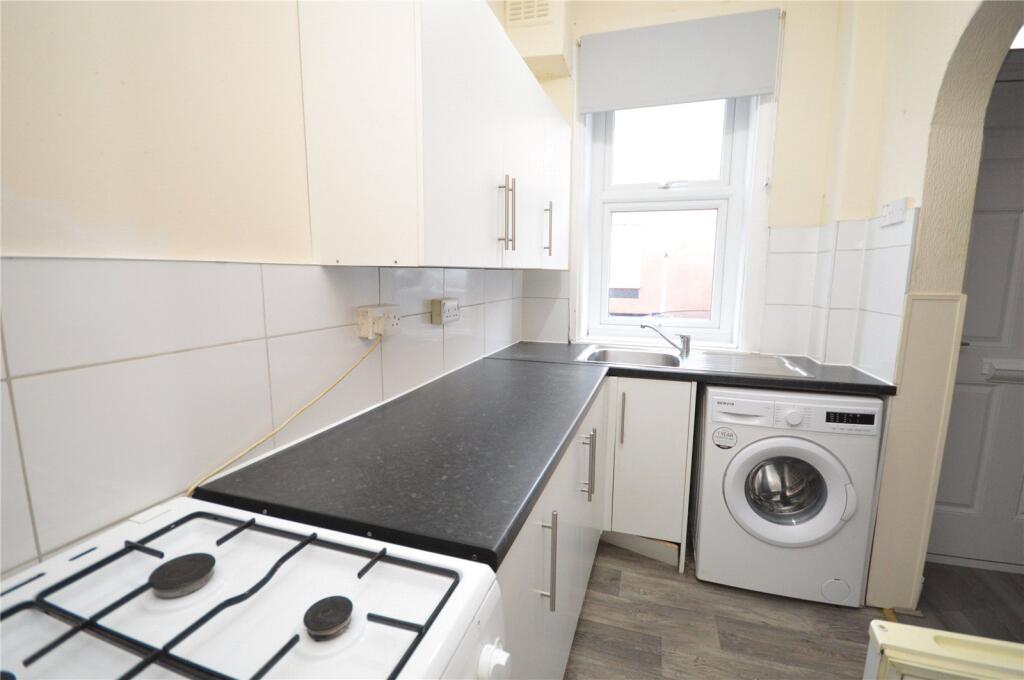 Recreation Crescent, Leeds, West Yorkshire photo 4