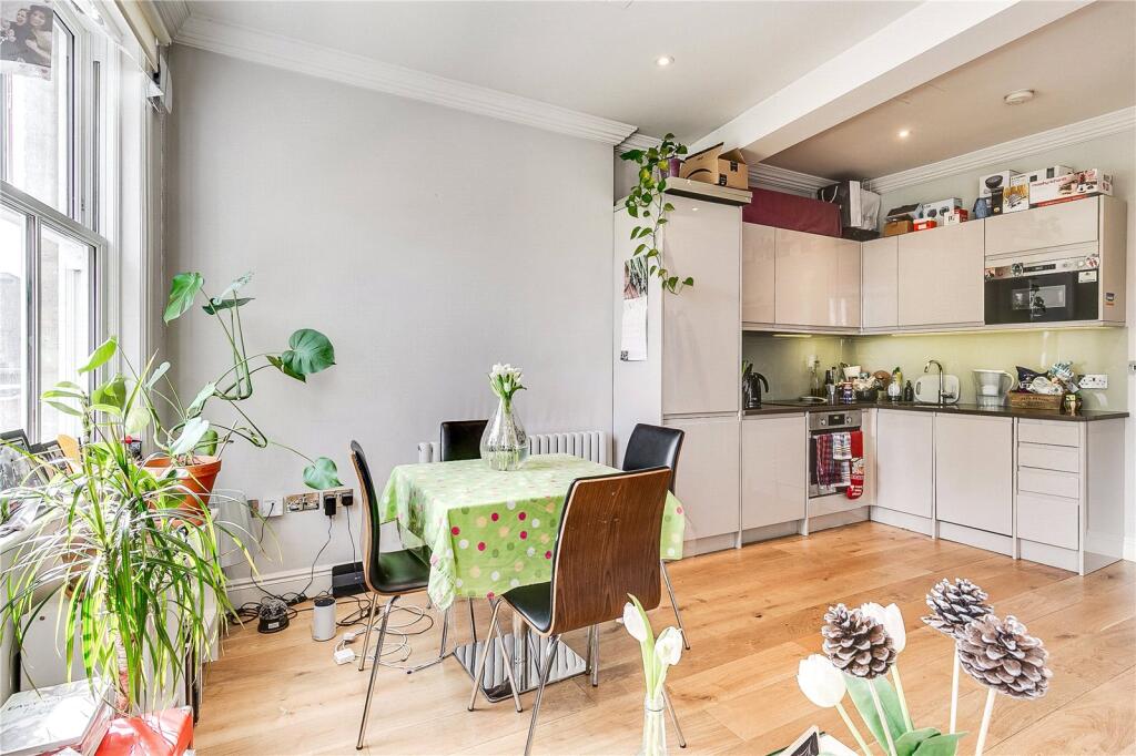 Apartment in London - View 5