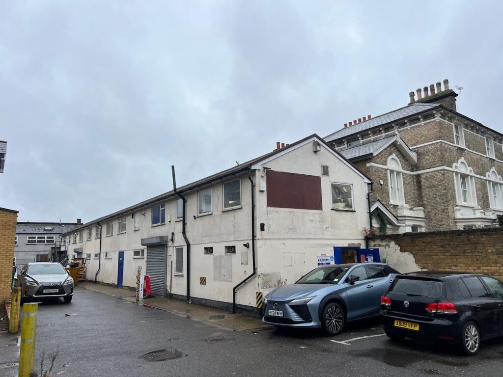 Main image of property: 1 Park Road, Hampton Hill, Hampton, TW12 1HE