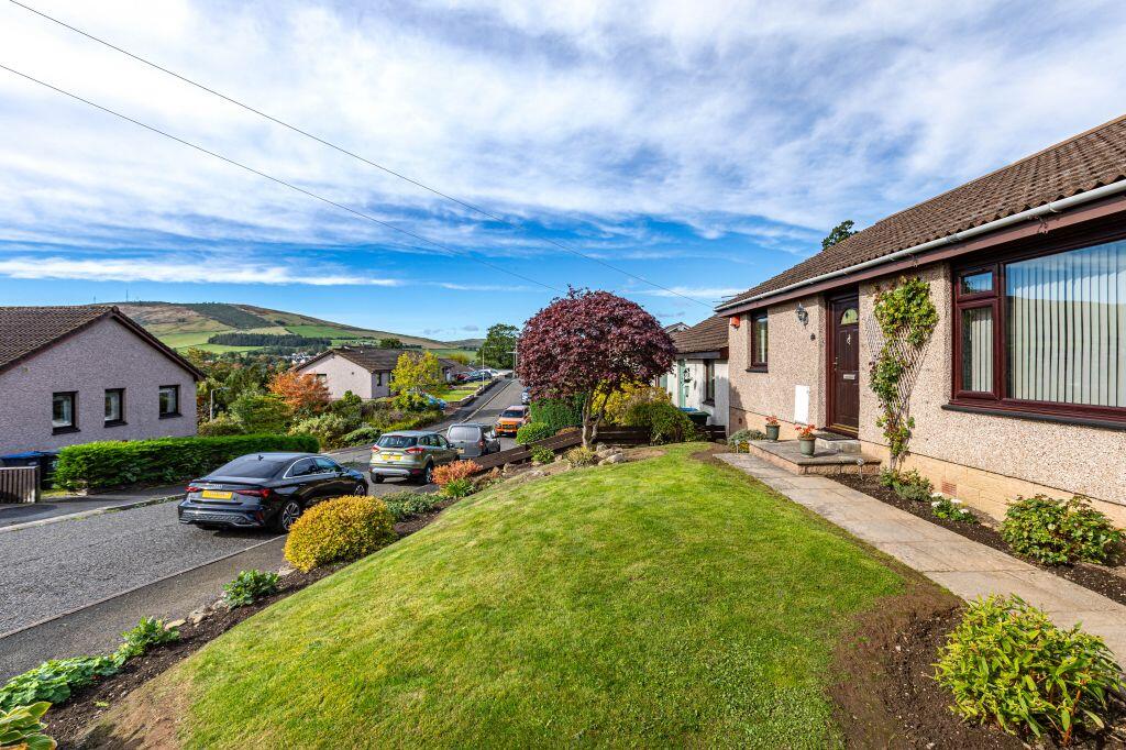 35 Ladhope Crescent, Galashiels, TD1 2BN photo 3