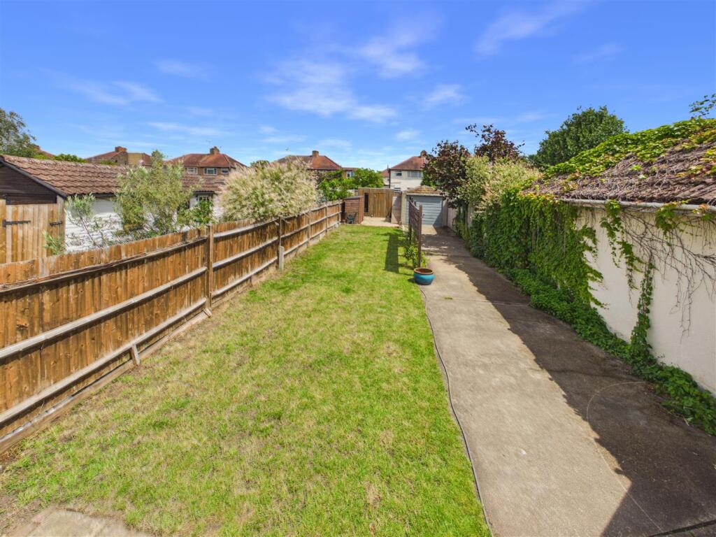 Pembroke Avenue, Hersham, Walton-On-Thames – pohled 6
