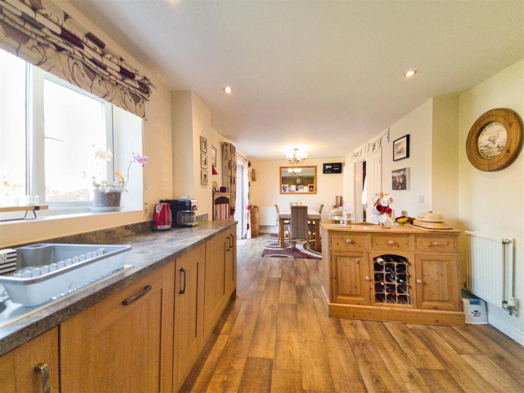Skylark Road, Melksham photo 4