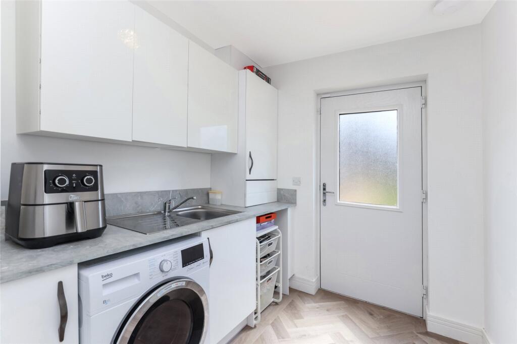 House in Bishopbriggs, Cadder - More