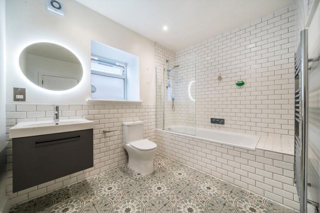 Apartment in London - View 5