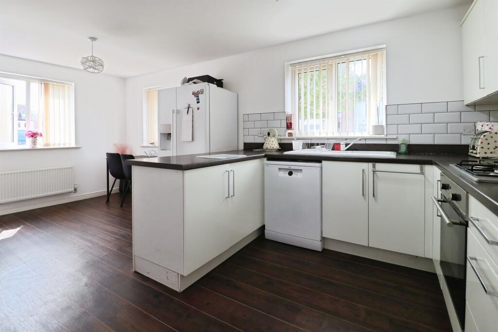 House in Barry, Vale of Glamorgan - More