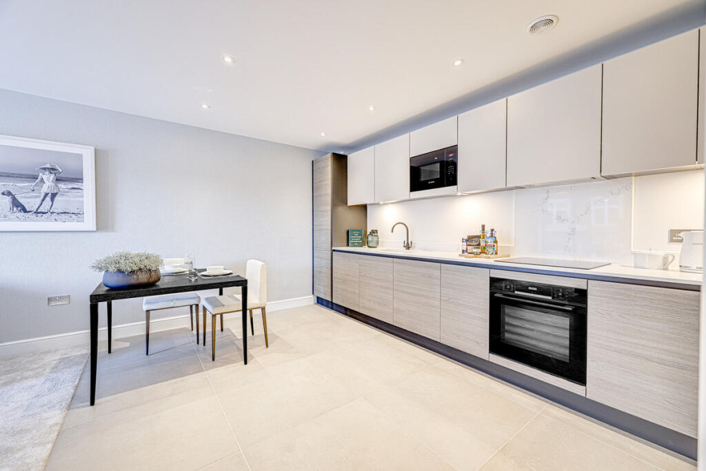 Main image of property: Broadway, Leigh-on-sea, SS9