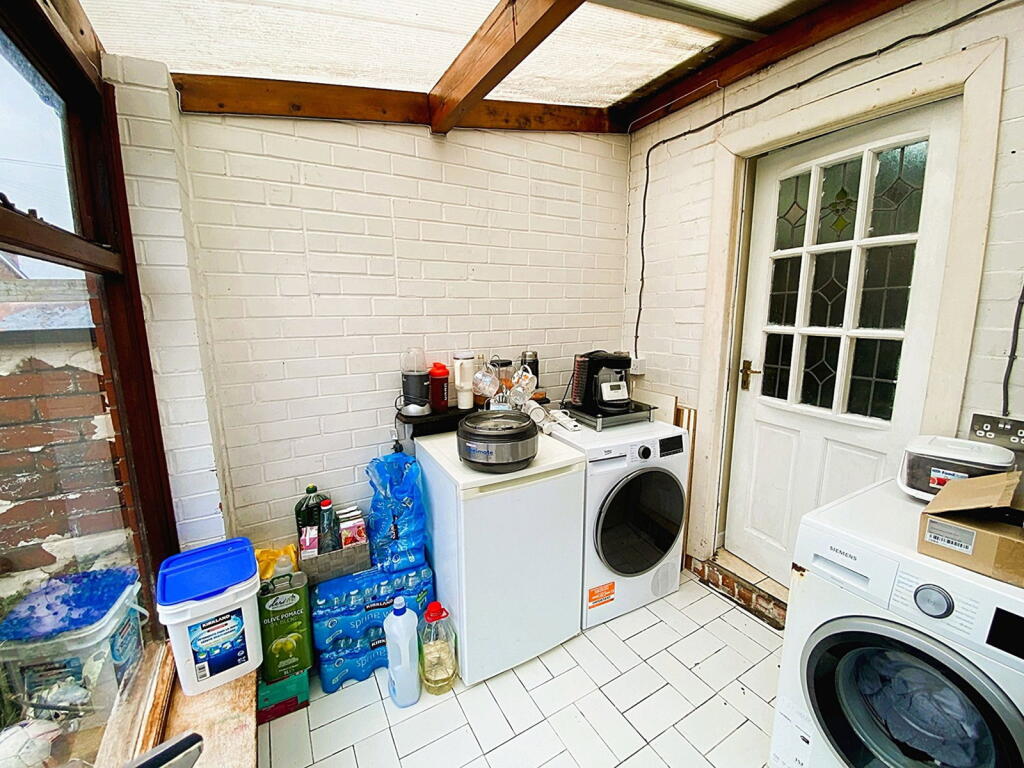 House in Oldham, Greater Manchester - View 5