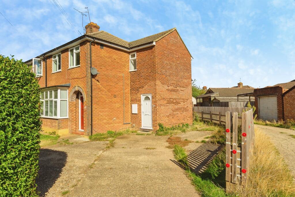 1-bed house on Clinton Crescent, Aylesbury, £150,000