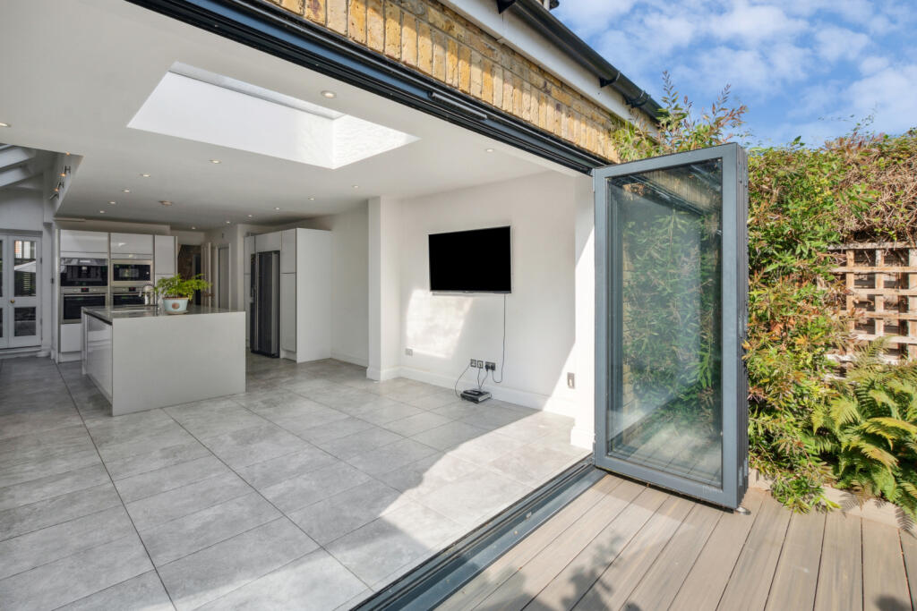 House in London - View 5