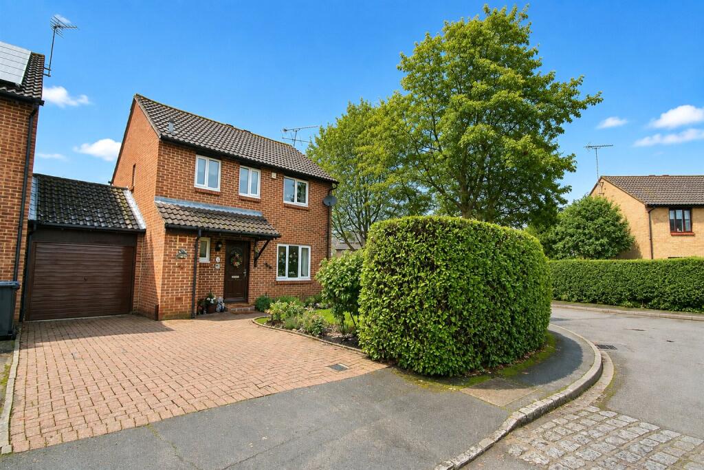 Main image of property: Alterton Close, Goldsworth Park, Woking, Surrey, GU21