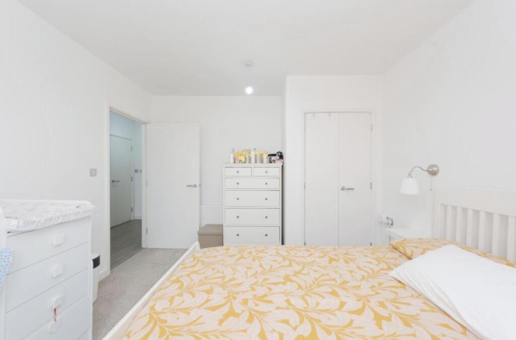 Alderwick Drive, Hounslow - View 5