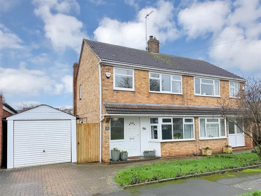 Main image of property: Chatsworth Avenue, Radcliffe-On-Trent, Nottingham