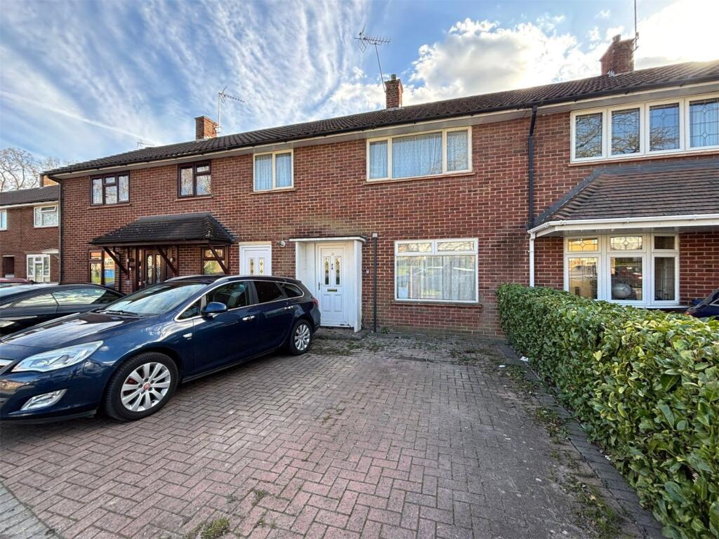 3-bed terraced on Priestwood Avenue, Bracknell, Berkshire, RG42, £293,900