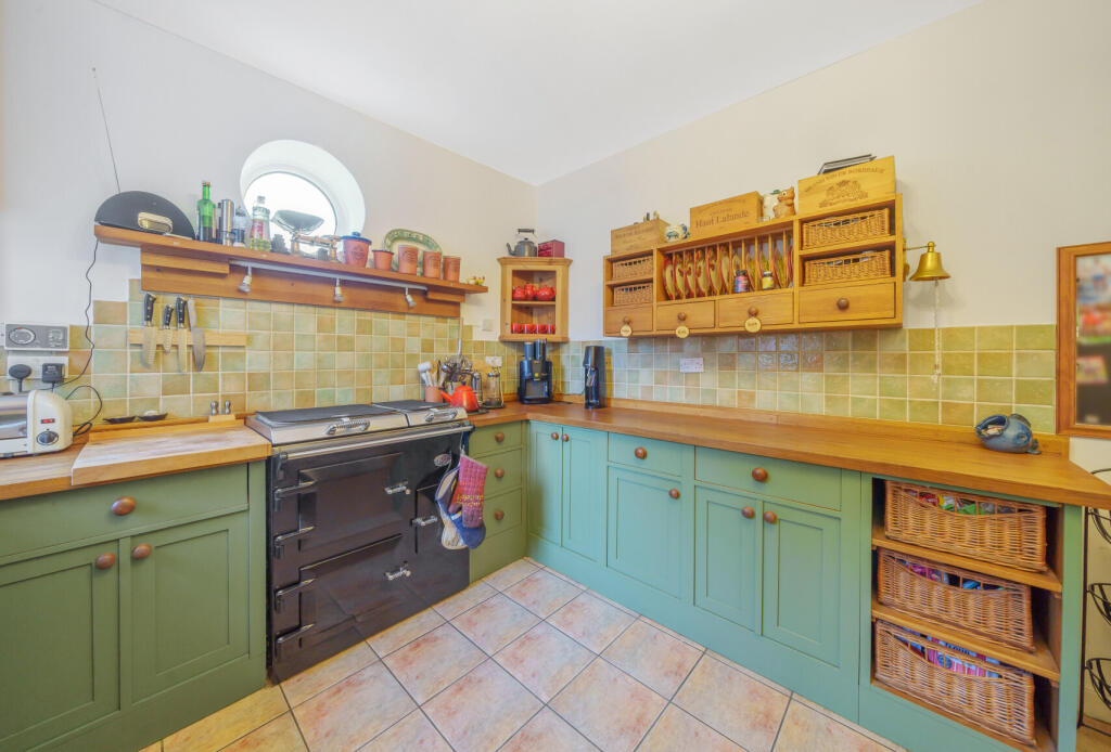 House in Gloucester - View 5