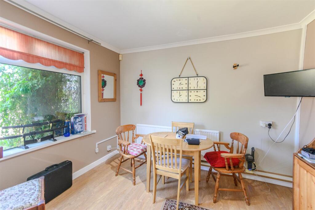 Amherst Crescent, Barry Island - More