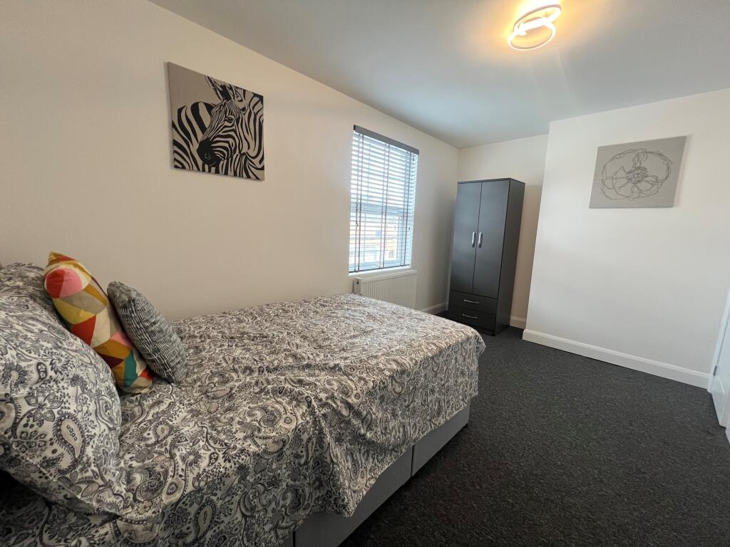 Apartment in Redditch, Worcestershire - View 5