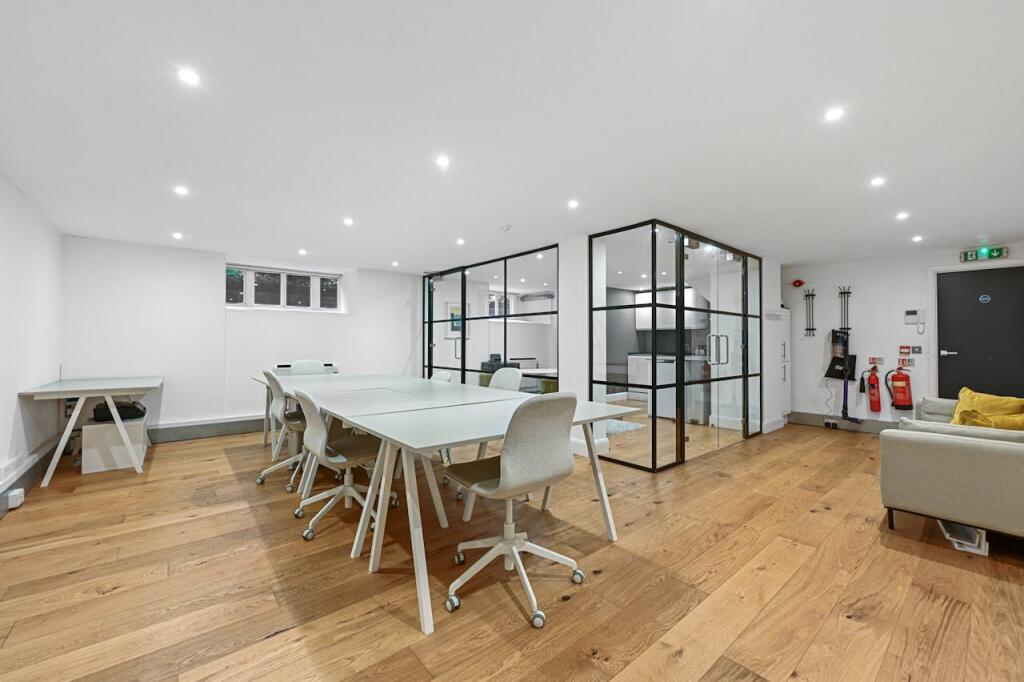 Main image of property: Unit 32B Waterside, Wharf Road, London, N1 7UX