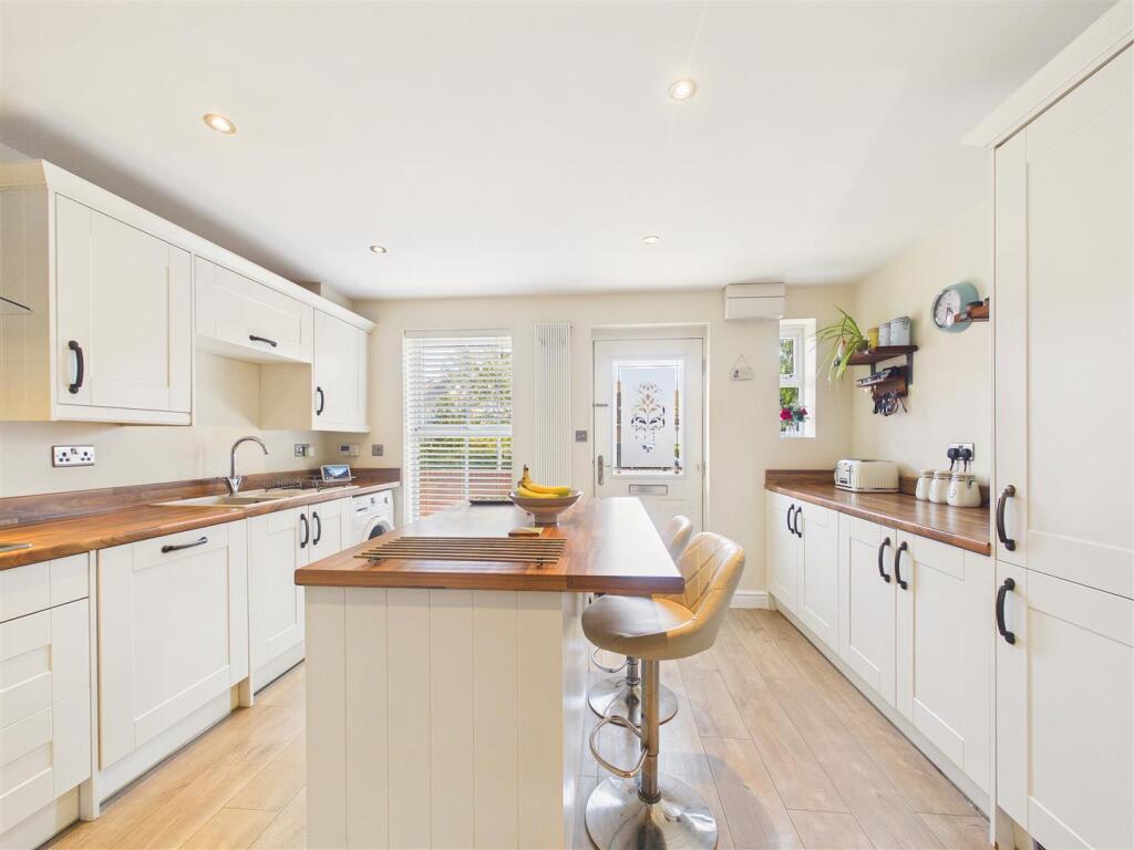 House in Hull - View 4