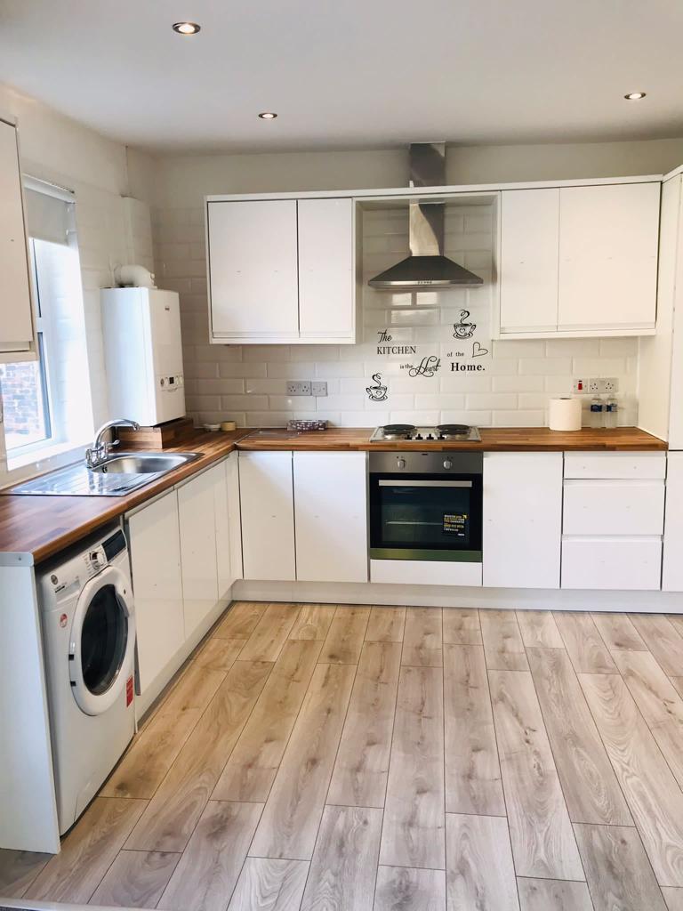 House in Calderdale, Well Head, Boothtown - View 2
