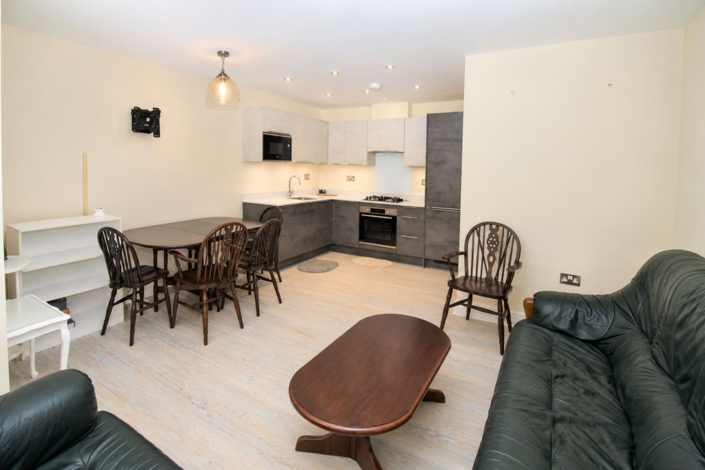 Apartment in St Albans - View 3