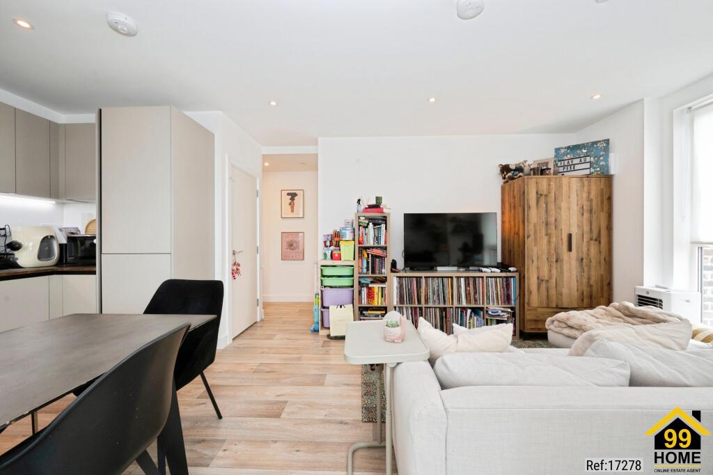 Apartment in Kingston upon Thames - View 4