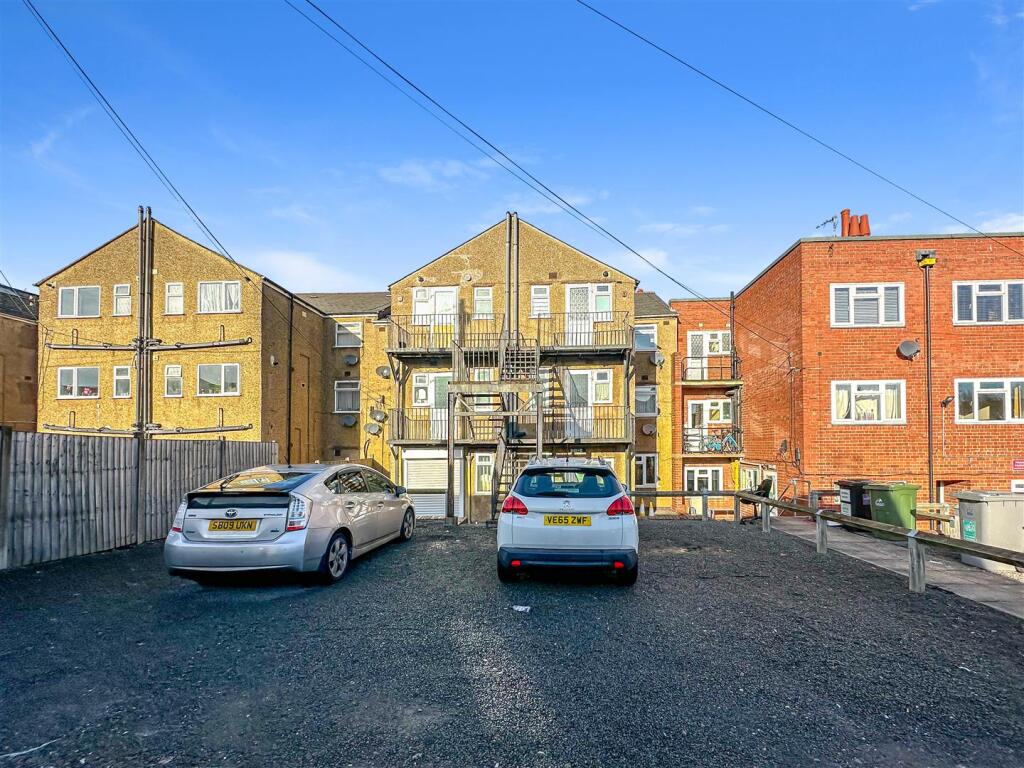 Main image of property: Albany Road, Coventry * Stunning Two Bedroom Apartment *