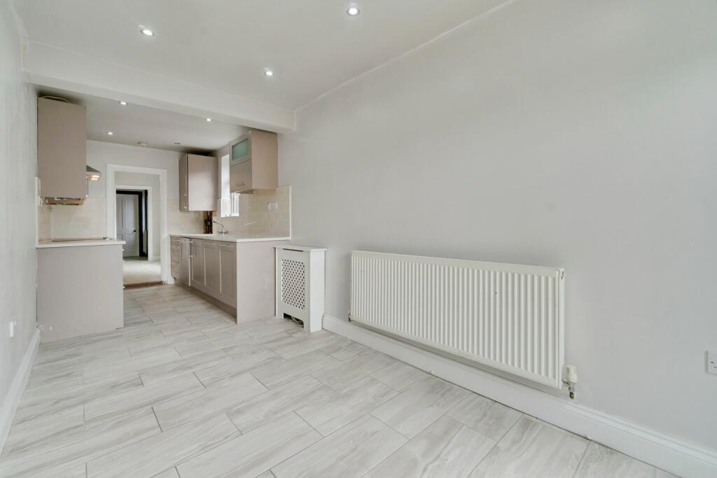 House in High Wycombe, Totteridge - View 4