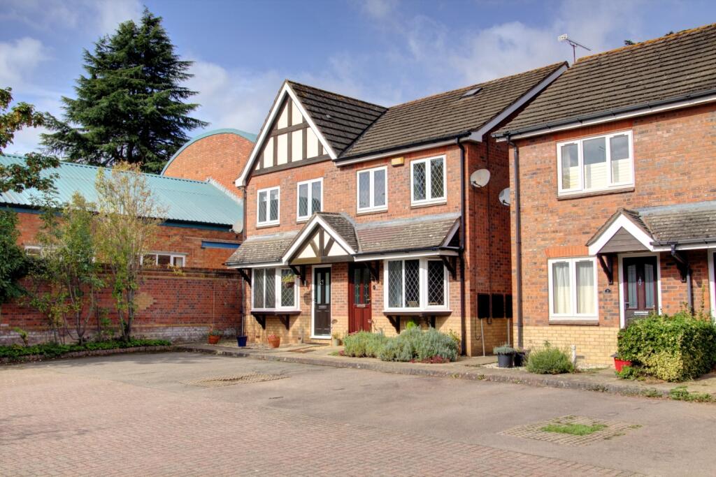 Main image of property: Reeve Drive, Kenilworth, CV8 2GA