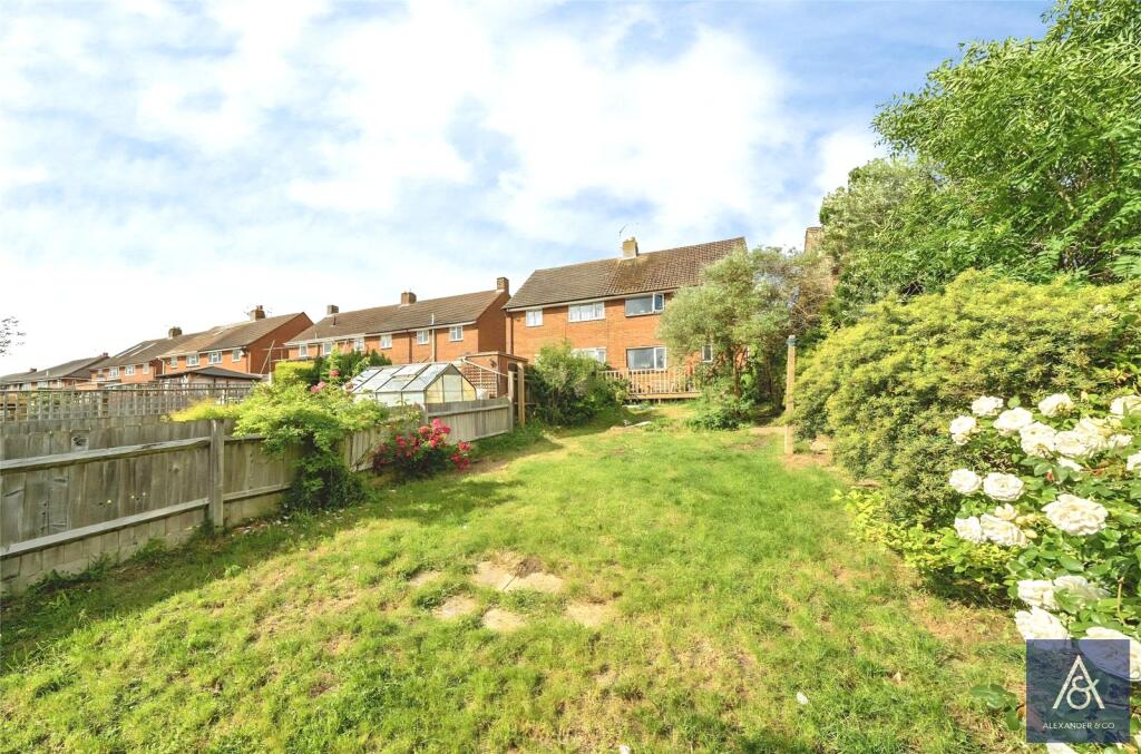 House in Brackley, Radstone Fields - View 2