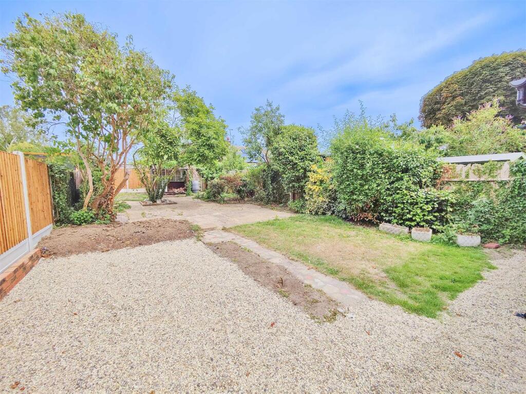House in Southend-on-Sea - More