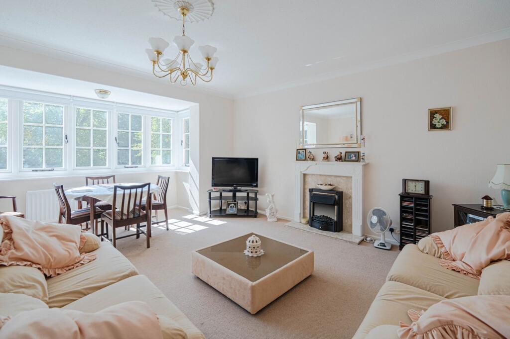 Apartment in Bournemouth, Boscombe - View 2