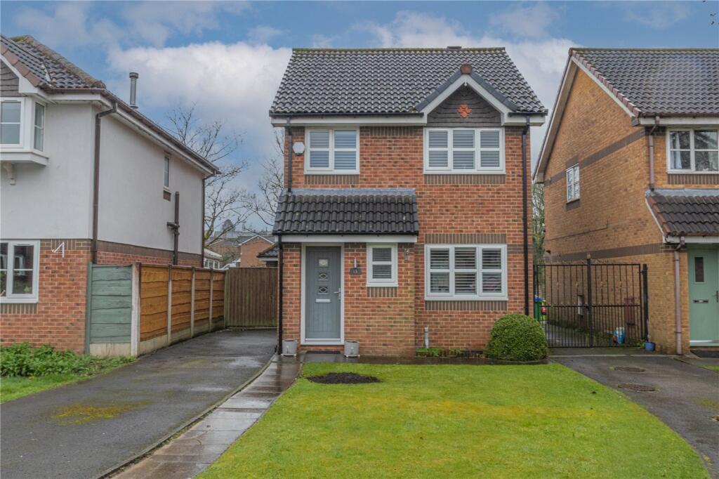 3-bed detached on Oakshaw Drive, Norden, Rochdale, OL12, £285,000