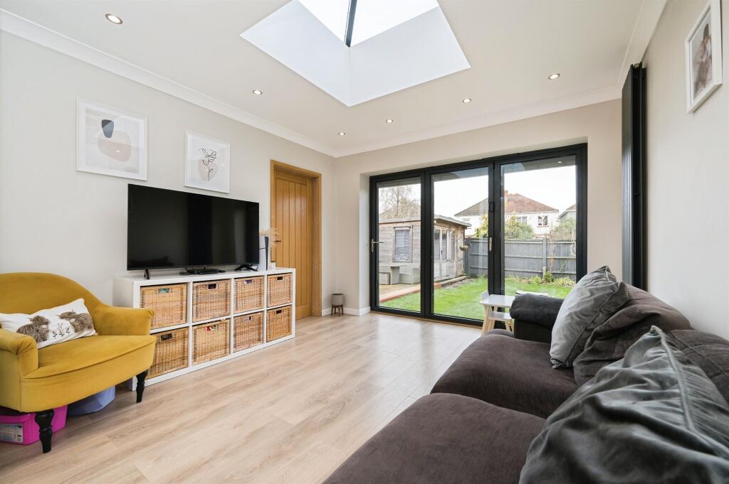House in Southampton, Waterside Park, Woolston - More