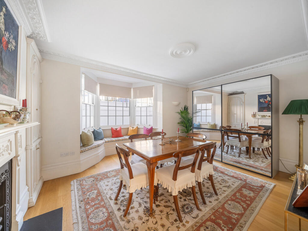 4 bedroom end of terrace house for rent
