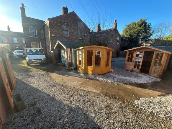 Yard photo 1.jpg
