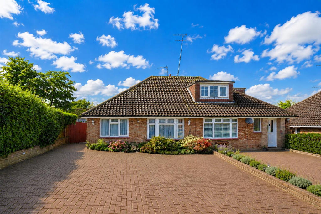 Main image of property: Field Close, Abridge