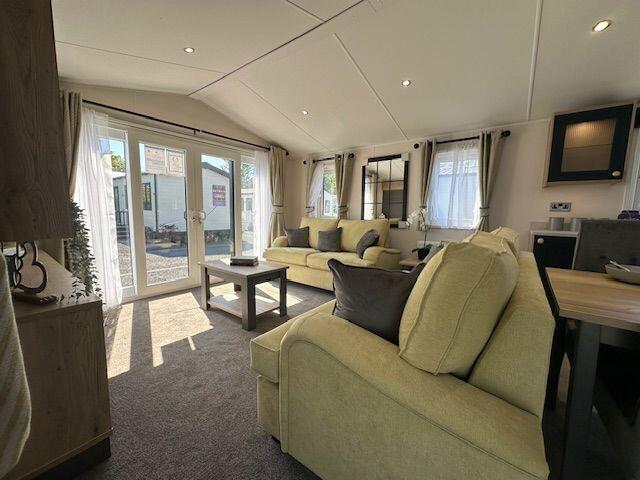 , Thornton-Cleveleys, FY5 5LR photo 2