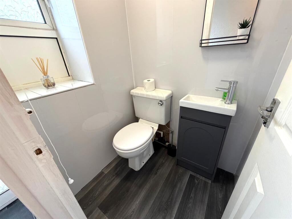 House in Wirral, Liverpool City Region - View 3