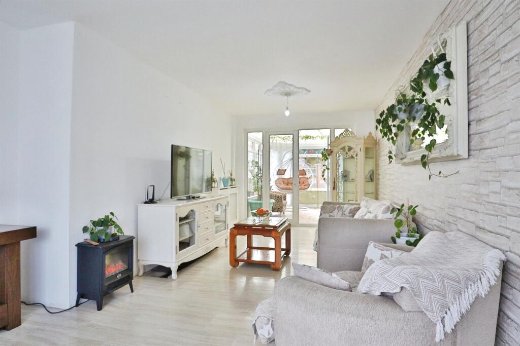 House in Leeds, Mill Green, Swarcliffe - View 4