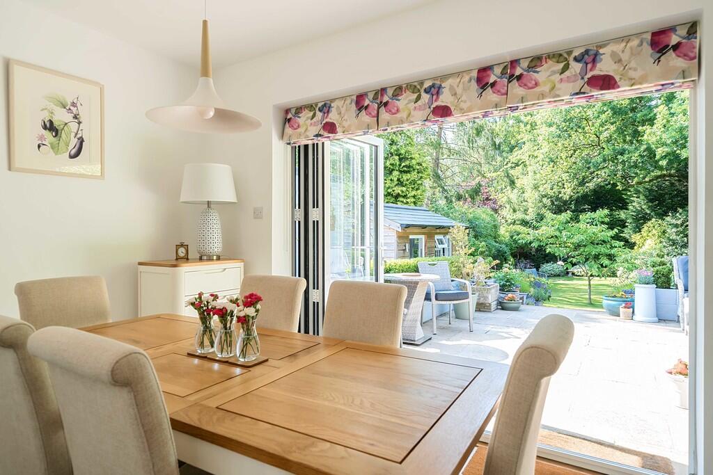 Storrington - well presented family home photo 4