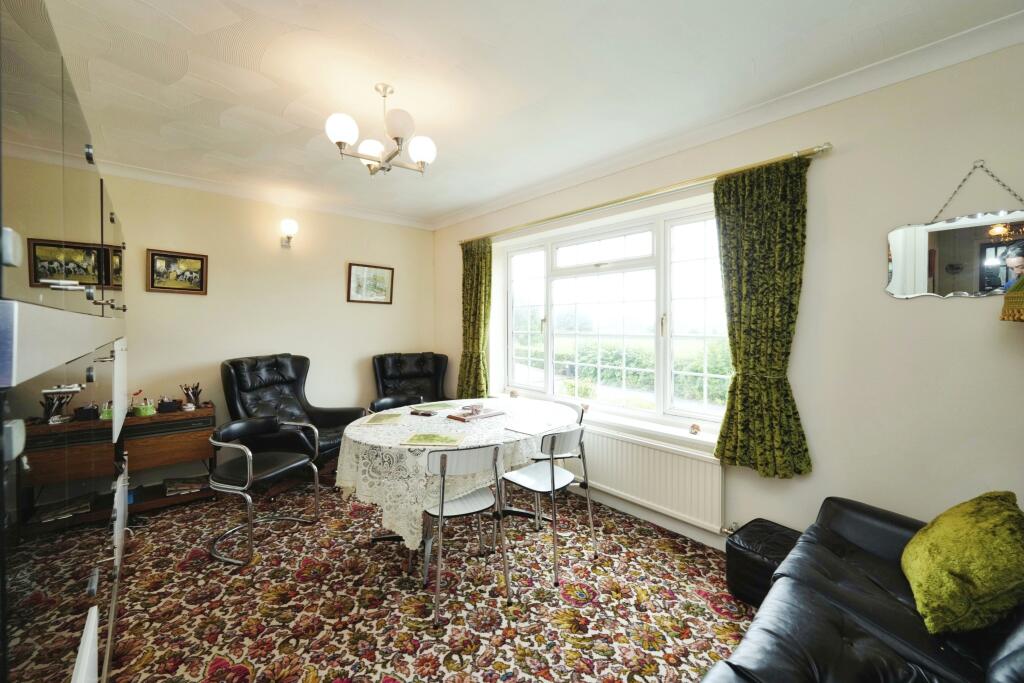 House in Newport - View 4
