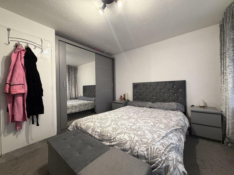 Apartment in Luton - More